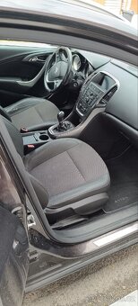 Opel Astra sports touter 2.0 cdti - 9