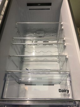 Velká vysoká lednice Beko 202,5cm - 9