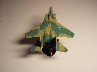 2xMaisto F-15Eagle; F-16 FightingFaclcon - 9