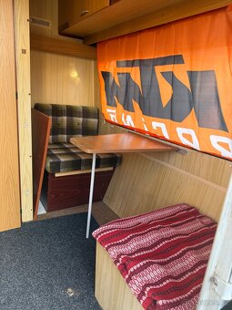 Karavan na pevné stání - 9