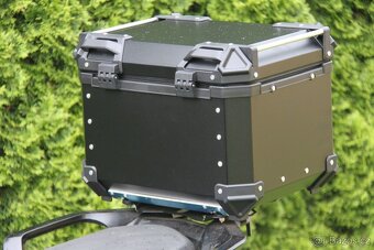 nový motokufr 45 l - na jednu velkou přilbu - 9