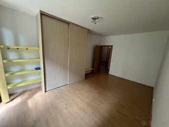 Pronájem bytu 3+kk 84m2; s terasou 100m2, Vladycká, Praha - - 9