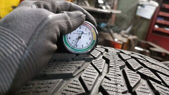 18" Nokian WRd4 225/50/18 XL - 9