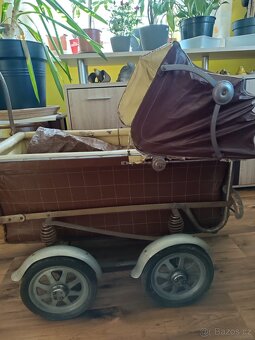 Starožitný kočárek - 9