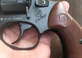 Plynový revolver Rohm RG59 Le Petit kategorie D - 9
