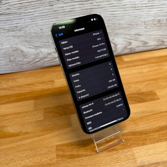 iPhone 14 Pro 256GB, gold (12 měsíců záruka) - 9