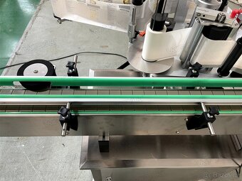 Obalovací samolepicí etiketovací stroj na kulaté láhve - 9