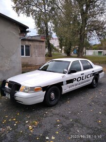 Ford Crown Victoria - 9