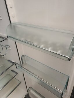 MIELE monoklimatická lednice NEREZ 413 litrů DOVOZ - 9