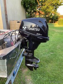 Motorový clun lod s motorem Tohatsu - 9
