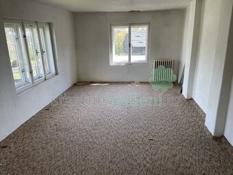 Prodám rodinný dům na klidném místě s velkým pozemkem - 9