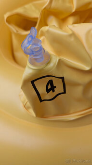 Dětský nafukovací kruh s otvory na nohy. - 9