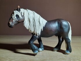 SCHLEICH Koně SBĚRATELSKÉ FIGURKY 11 - 9