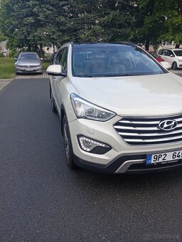 Hyundai Grand Santa Fe - 9