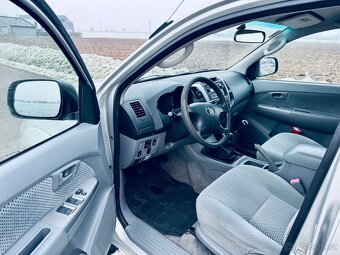 Toyota Hilux 2.5 D-4D - 9