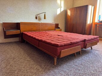 Ložnicový nábytek, postele, knihovna, noční stolky - 9