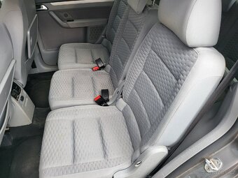 VW Touran facelift 1.9TDI, 77kw,nová STK.7 míst - 9