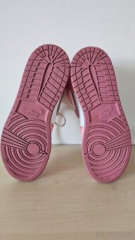 Nike Air Jordan 1 Mid Valentine's Day 39 - 9