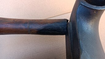 Krásná a velmi stará žehlička s komínem komínová - 9