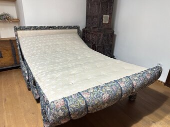 Starožitné sofa, rozkládací, nový potah. - 9
