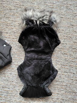 Černý fusak do kočárku včetně rukavic - 9