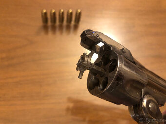 Historický Revolver Smith & Wesson Cal 32 S&W Hammerless DA - 9