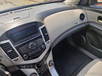 Chevrolet Cruze 1.6 benzin - původ ČR - 9