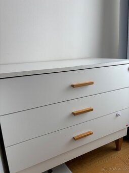 Dětský pokoj - komoda s přebalovacím pultem a skřínň - 9