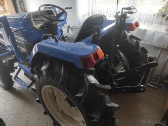 Malotraktor ISEKI GEAS 25, nový čelní nakladač s klapačkou - 9
