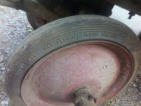 Starý dřevěný malý vozík - kárka. - 9