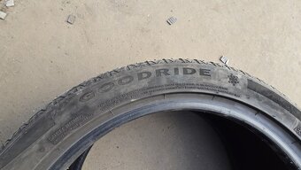 Celoroční pneumatika 245/40/18 Goodride - 9