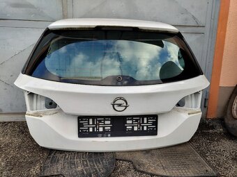 Díly zadní část Astra K - combi - Y40R - 9