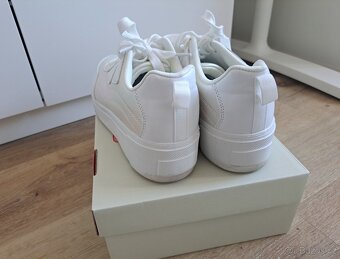 Bílé tenisky s efektem - 9