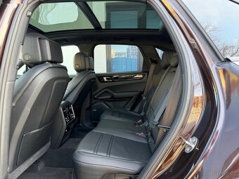 Porsche Cayenne - 9
