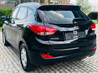 Hyundai ix35 2.0i BENZIN AUTOMAT VYHŘEV SERVISKA - 9
