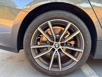 BMW 330xi xDrive Luxury - 9