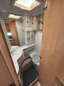 Karavan Hobby De Luxe 495 UL 2009, Předstan Isabella, TV - 9