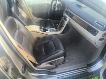 Volvo XC70 po servise, pěkný stav. - 9