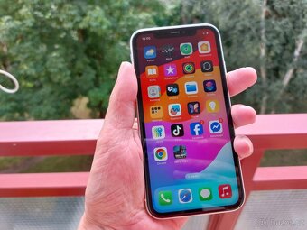 apple iphone 11--paměť 128 gb-- - 9