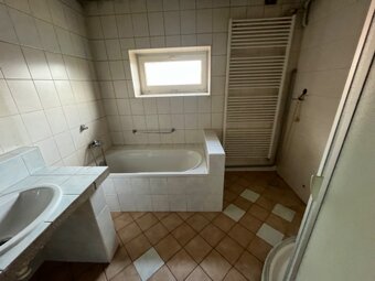 Prodám RD 4+1v původním stavu + zahrada - 9