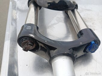 Vidlice SUNTOUR 27.5 10xcr 120mm s pevnou osou - 9