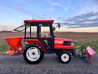 Malotraktor KUBOTA GL21 vyhřívaná kabina • radlice + sypač - 9