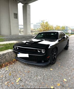 Dodge challenger 5.7 rok 2022 najeto 28000 km - 9