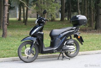 Netrav mládí v koloně, pronajmi si spolehlivý skútr Honda - 9