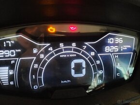 Aprilia SR GT 200 - 9