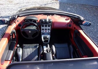Alfa Romeo Spider 2.0 T.S. 114kW 213 000KM NOVÝ benzín - 9