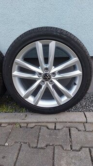 Alu kola 5x100 r17 originál vw polo letní pneu - 9