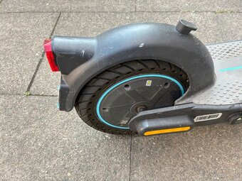 Segway Ninebot G30D 2 E-Scooter - TOP STAV - 9
