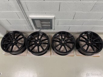 R3 Wheels R03H04 8x19” (nová) - 9