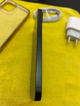 iPhone 13 – 128 GB, černá barva - 9